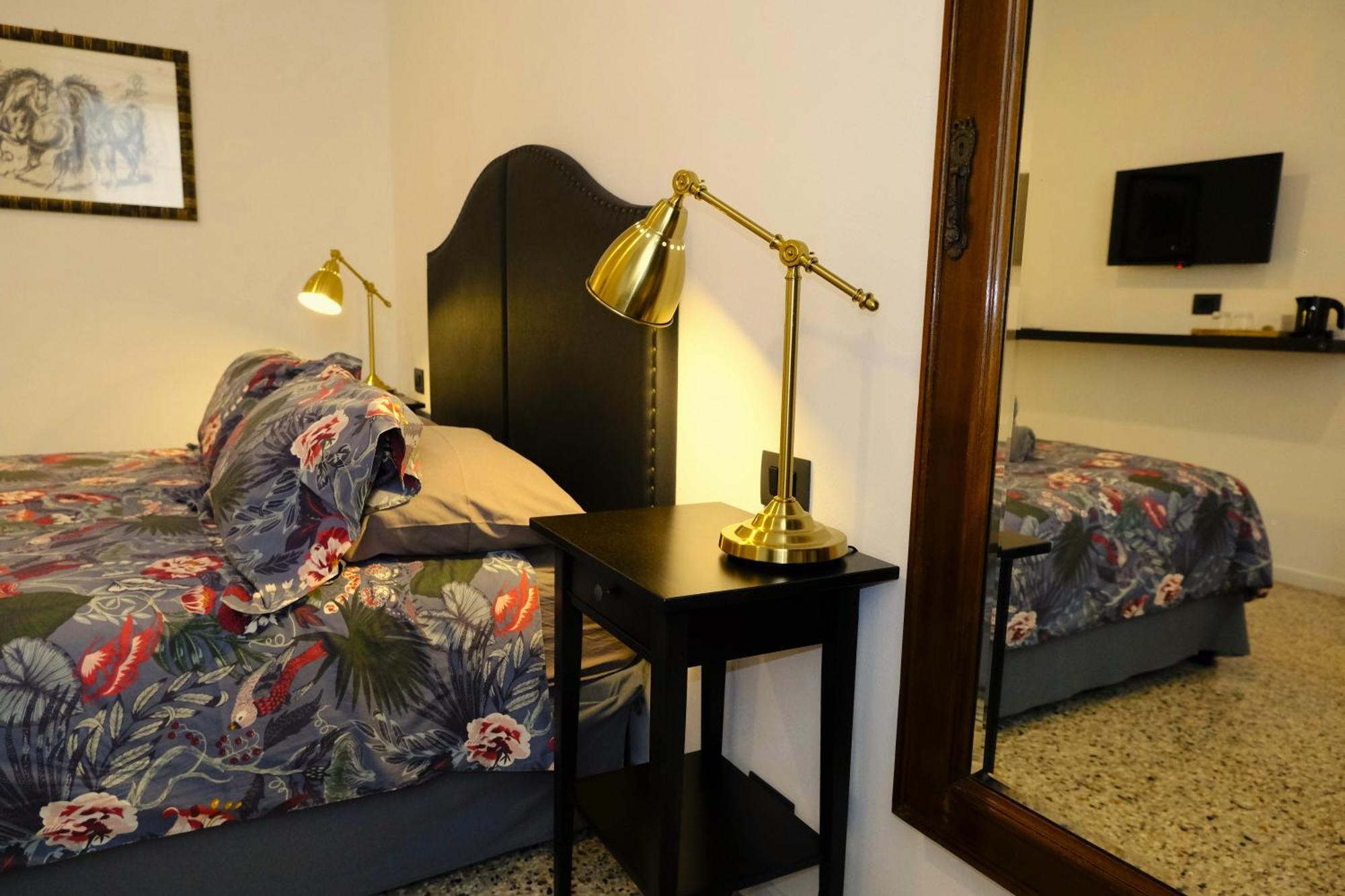 Residenza Laurum B&B Mandello del Lario Habitación foto